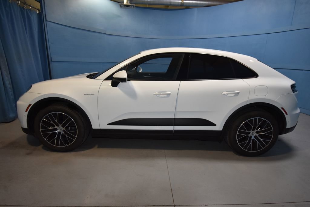 Certified 2025 Porsche Macan Electric image 2