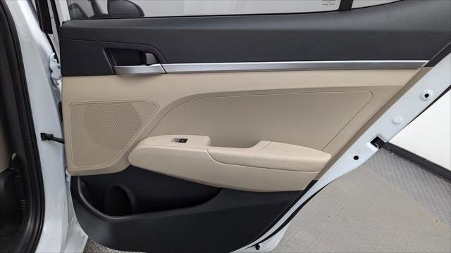 Used 2019 Hyundai Elantra SE FWD image 19