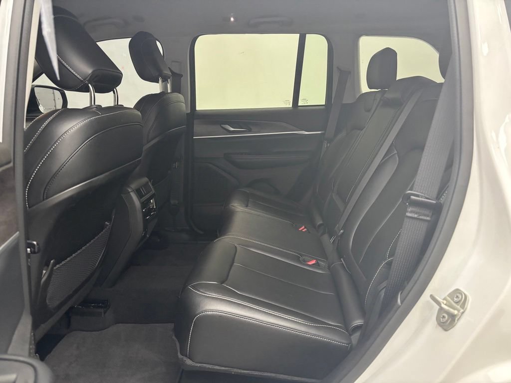 Used 2024 Jeep Grand Cherokee Limited AWD/4WD image 35