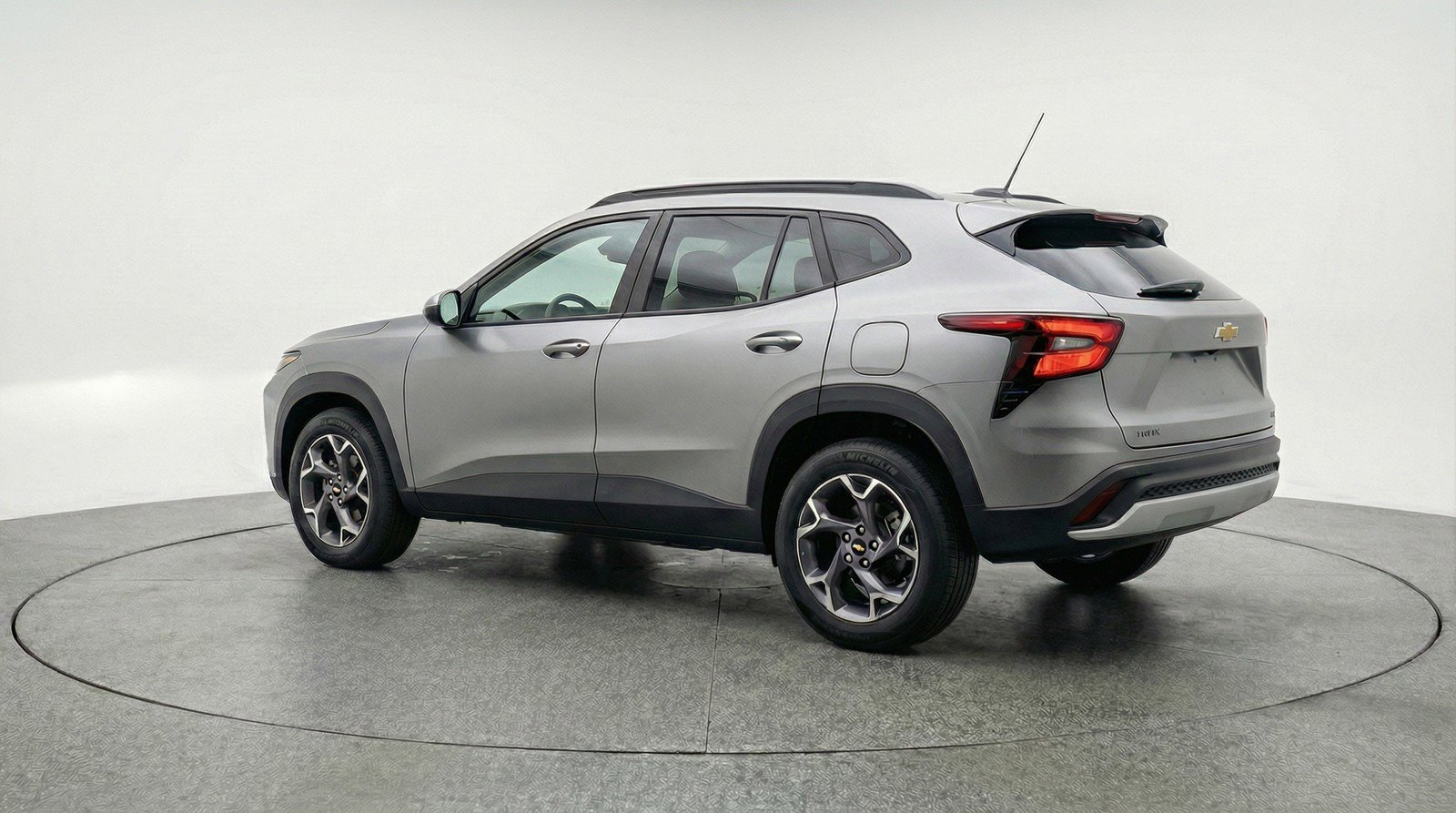 Used 2025 Chevrolet Trax LT image 6