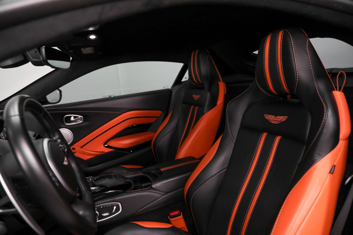 Used 2019 Aston Martin V8 Vantage Coupe RWD image 36
