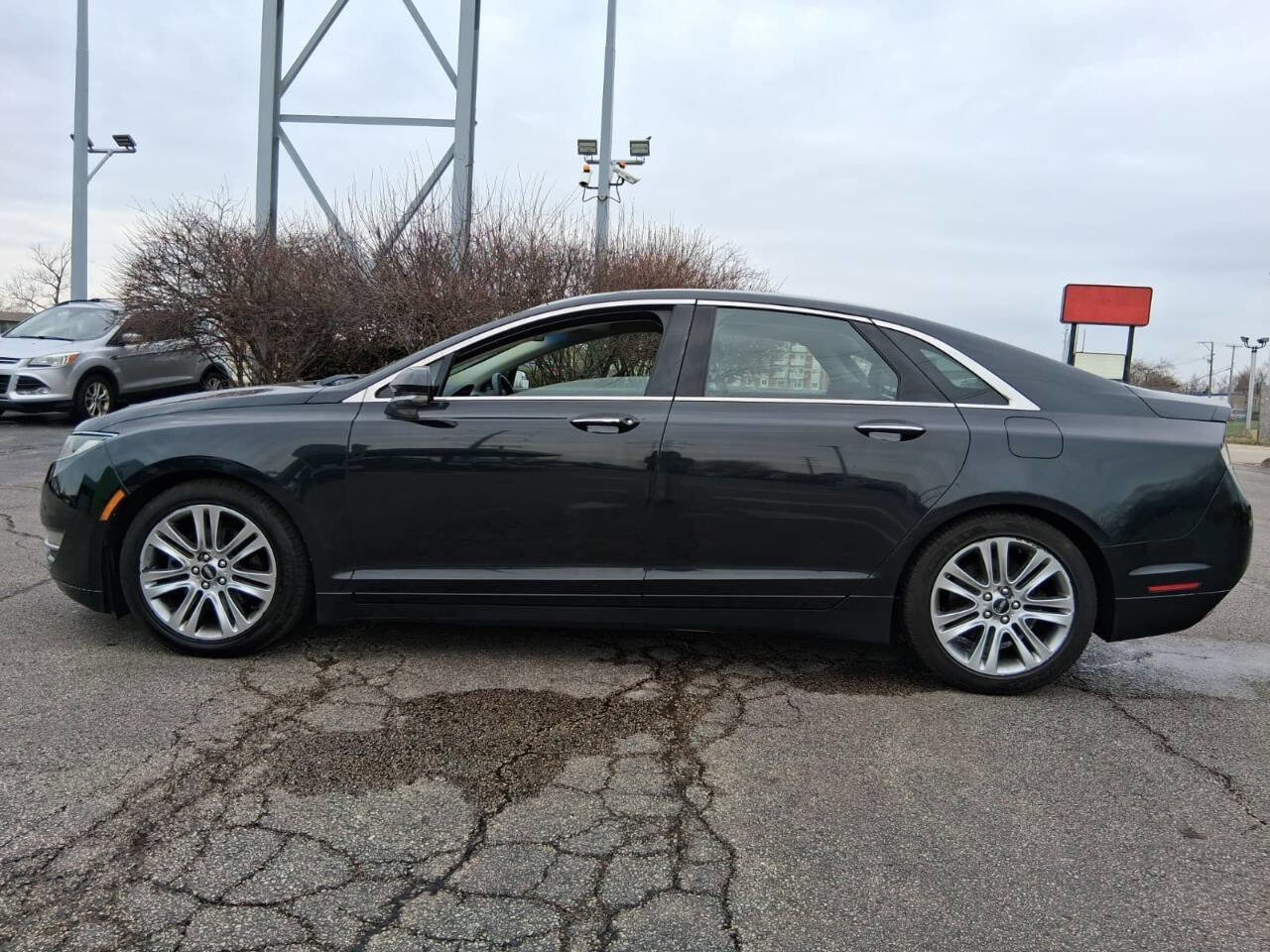 Used 2013 Lincoln MKZ image 4