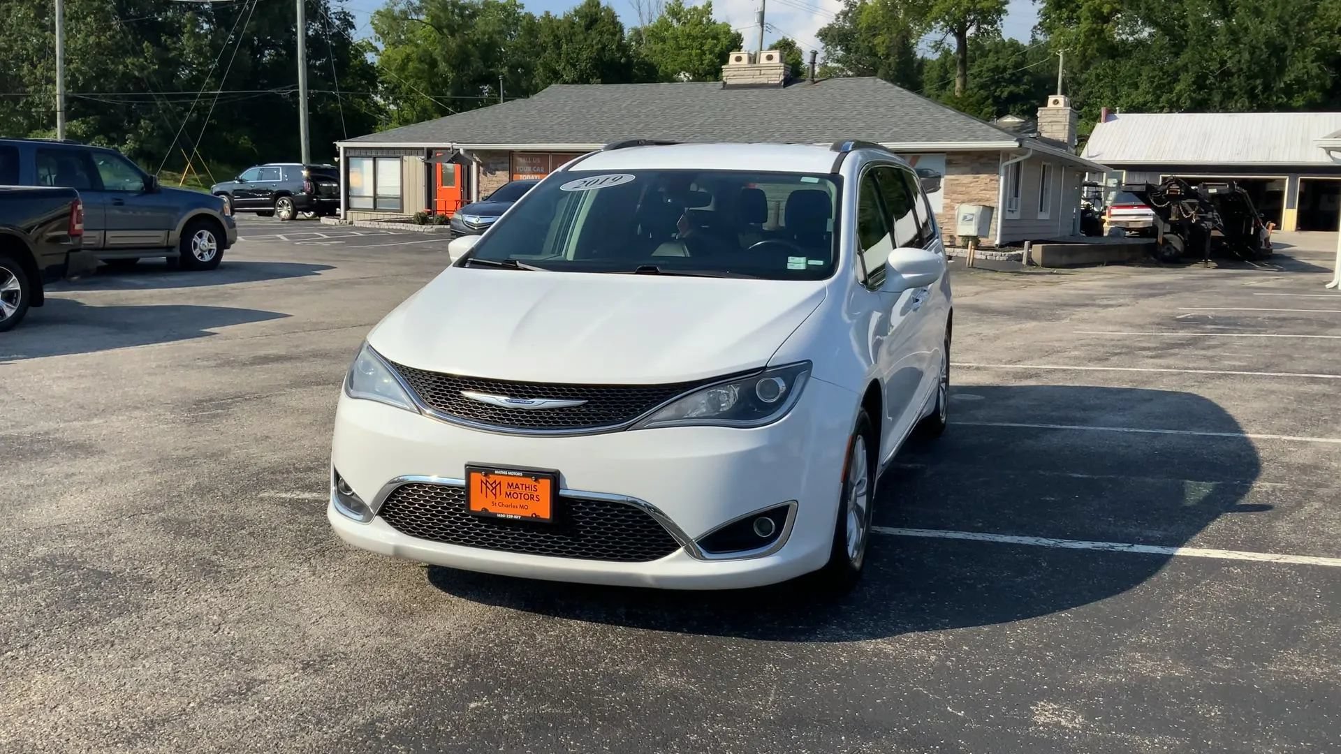 Used 2019 Chrysler Pacifica Touring-L FWD image 4