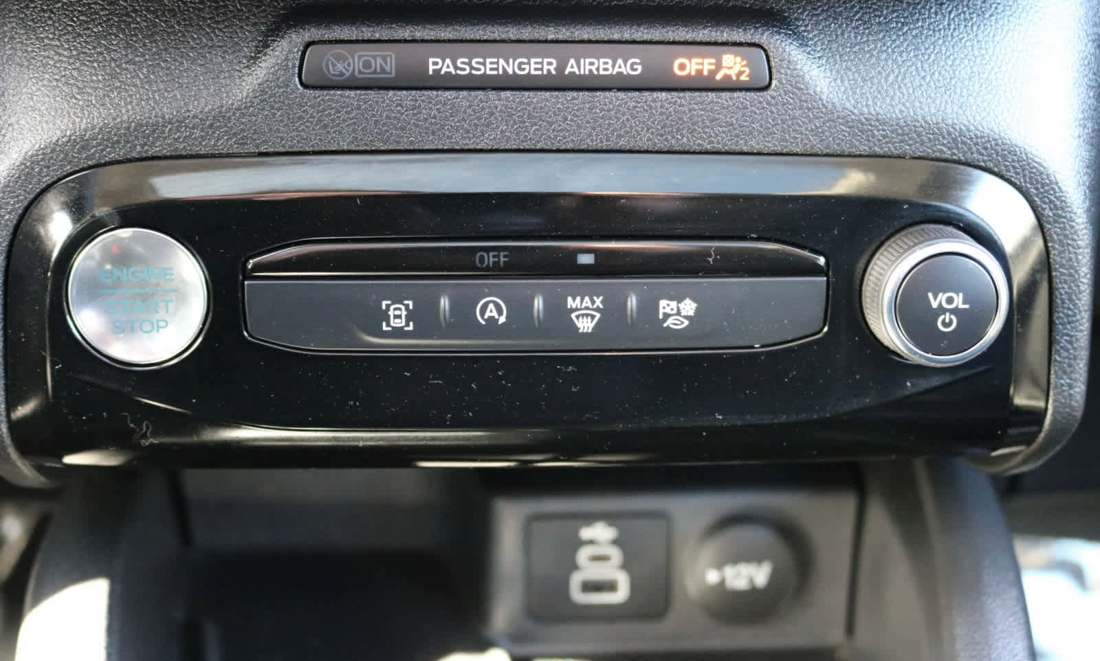 Used 2025 Ford Escape Platinum AWD/4WD image 17