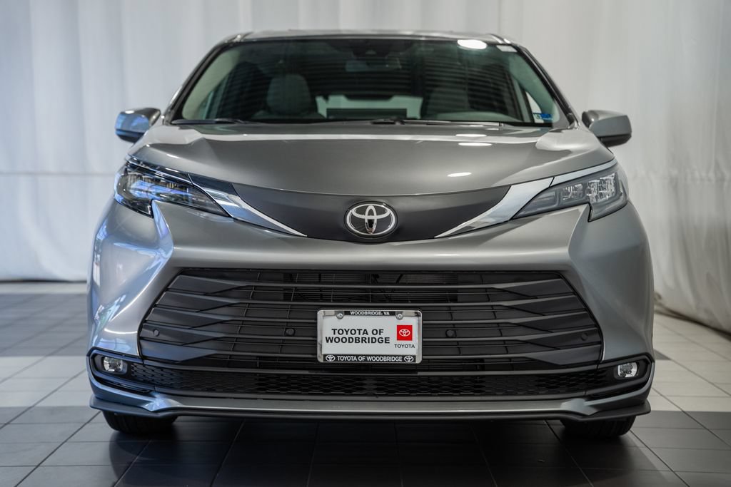 New 2026 Toyota Sienna XLE FWD image 2