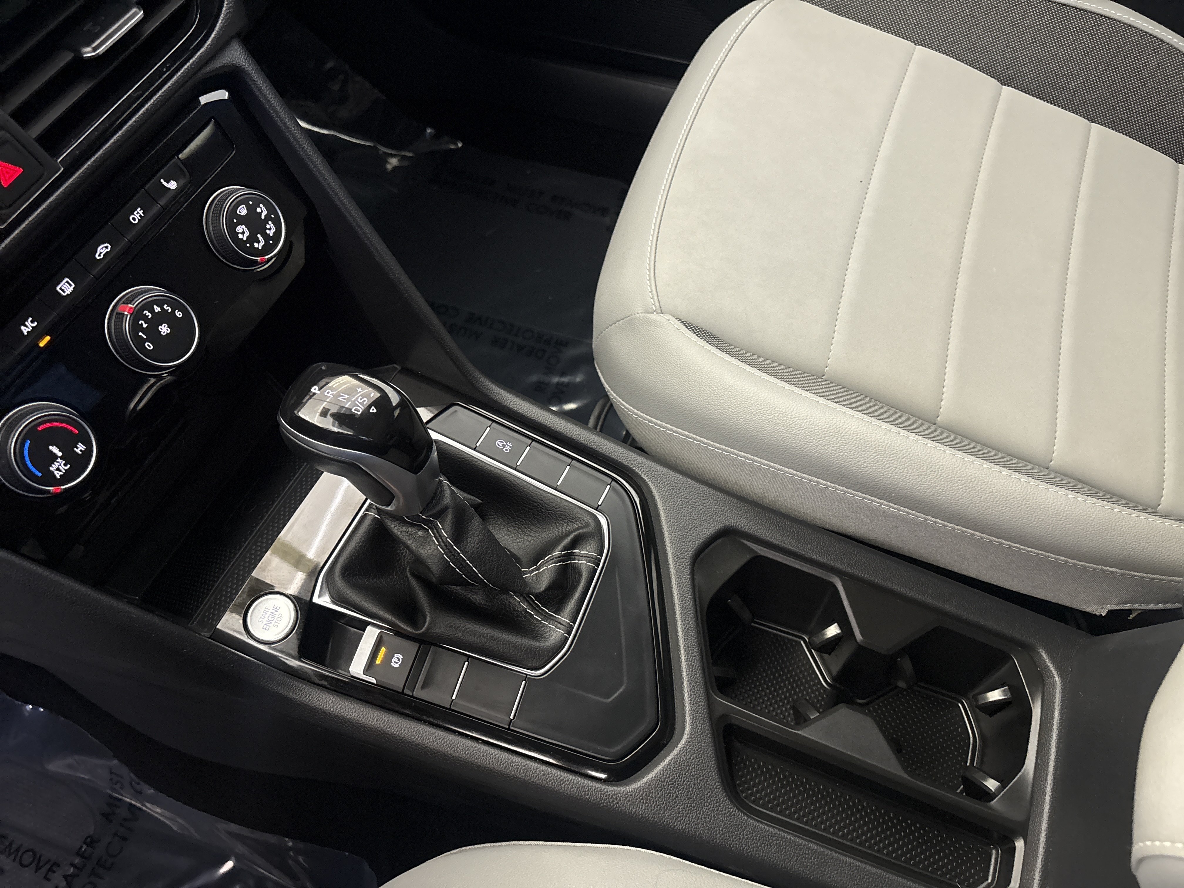 Certified 2023 Volkswagen Taos SE w/ Panoramic Sunroof Package FWD image 22