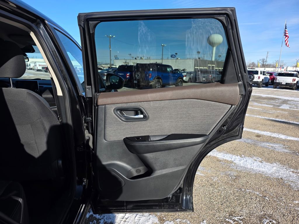 Used 2023 Nissan Rogue SV image 33