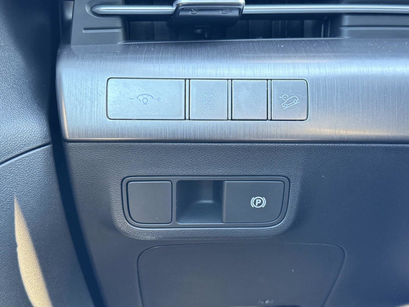 Used 2025 Hyundai Kona SEL image 12