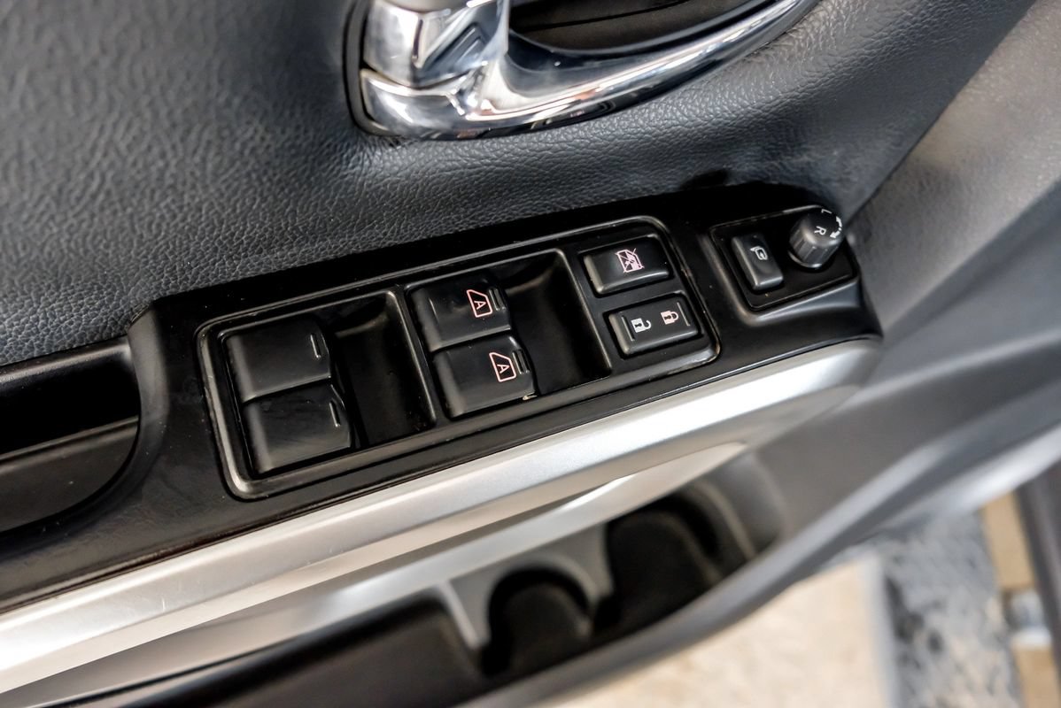 Used 2017 Nissan Titan SL AWD/4WD image 44