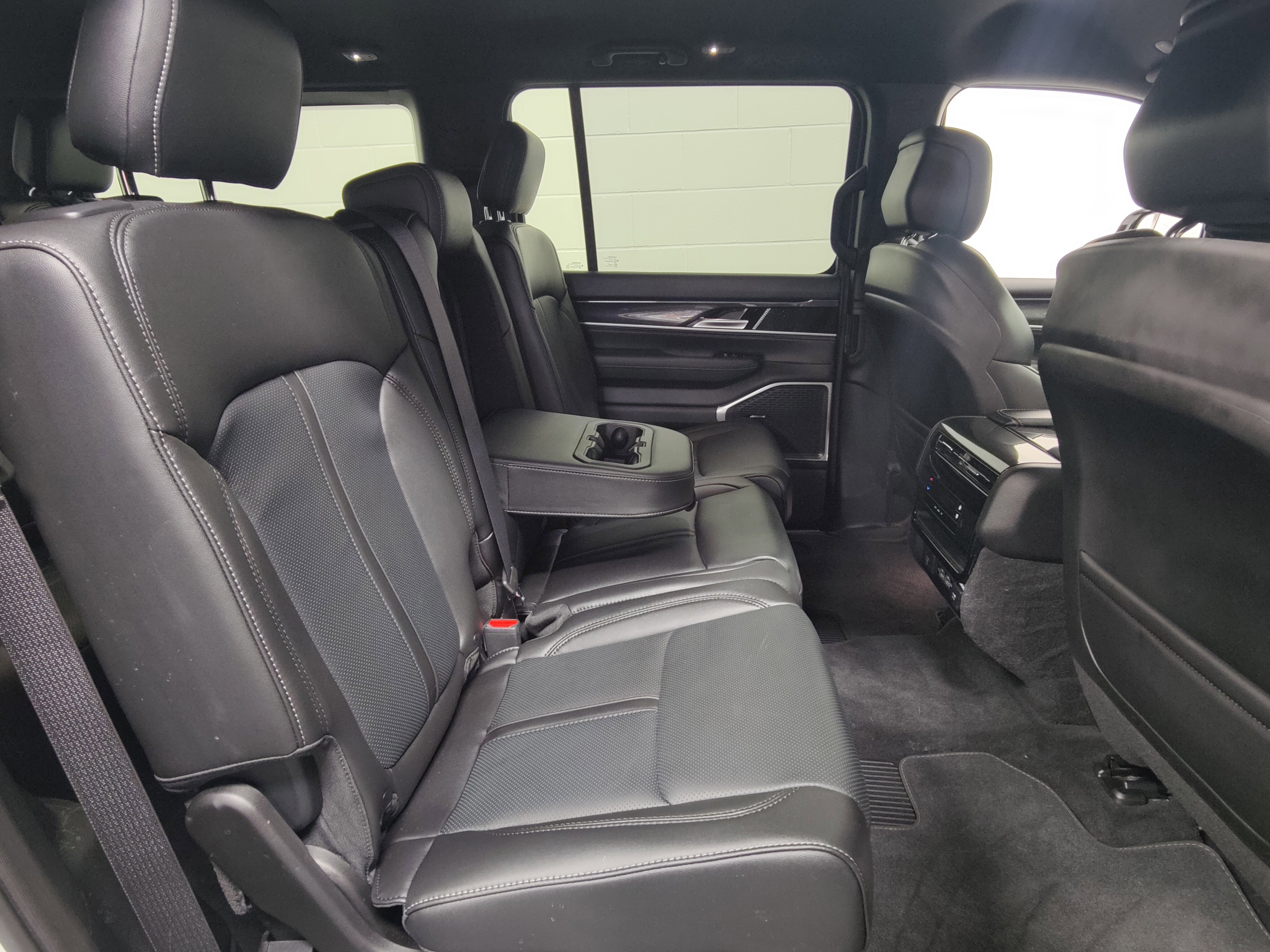 Used 2024 Jeep Wagoneer 4WD image 17