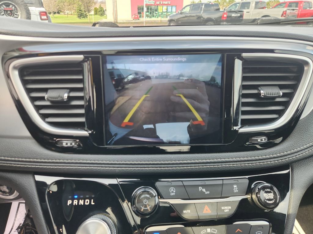 Used 2018 Chrysler Pacifica Limited w/ S Appearance Package image 27