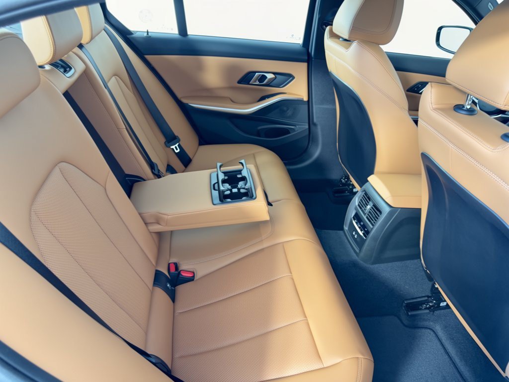New 2026 BMW 330i Sedan w/ M Sport Package RWD image 28