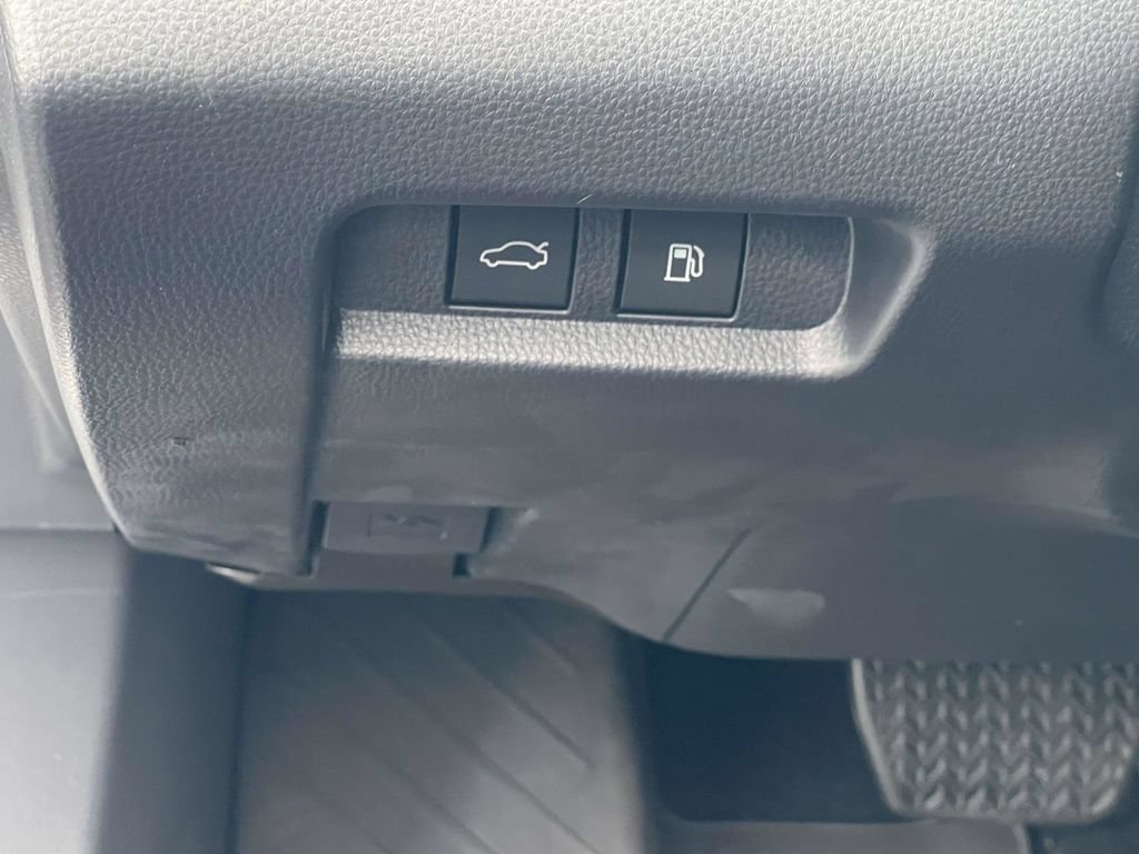 Used 2026 Toyota Crown AWD/4WD image 19