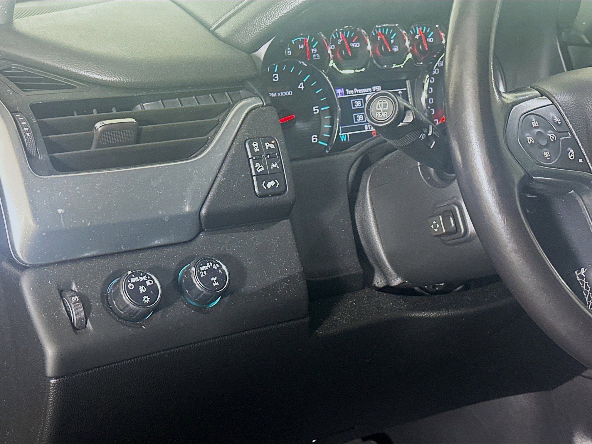 Used 2020 Chevrolet Tahoe LT w/ Luxury Package AWD/4WD image 17