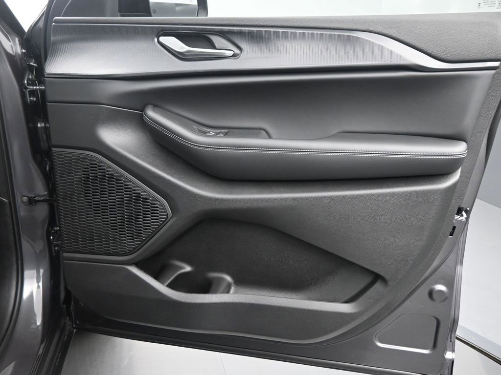 New 2025 Jeep Grand Cherokee L Laredo w/ Luxury Tech Group I image 22