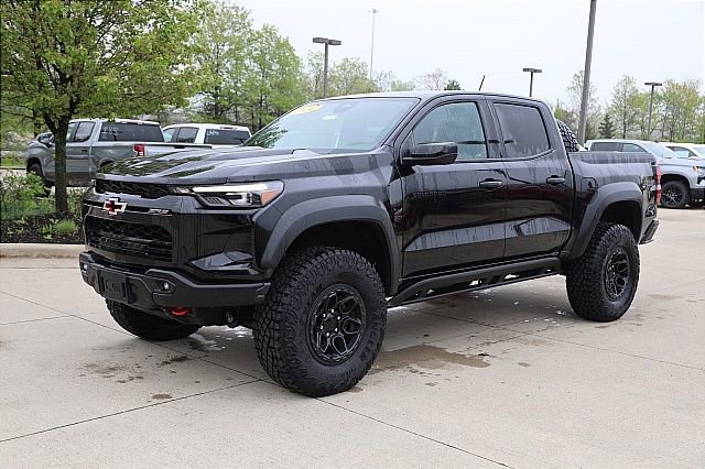 New 2024 Chevrolet Colorado ZR2 w/ ZR2 Bison Edition image 2