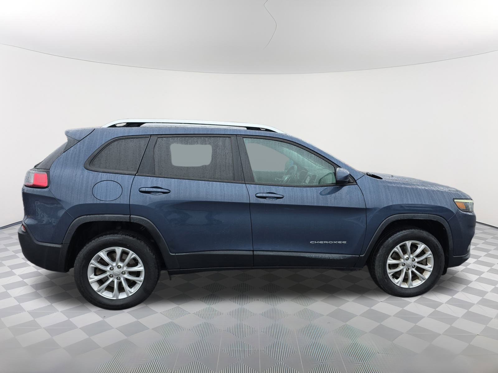 Used 2020 Jeep Cherokee Latitude image 2