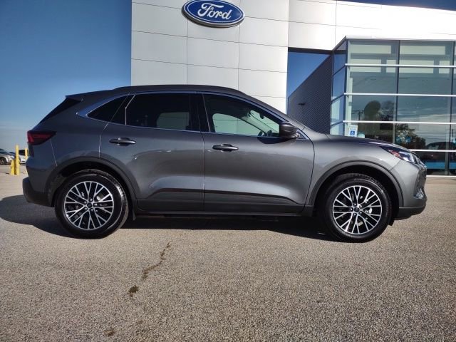 Used 2025 Ford Escape SE image 7