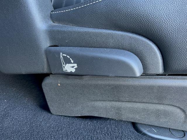 Used 2013 Chrysler Town & Country Touring image 24