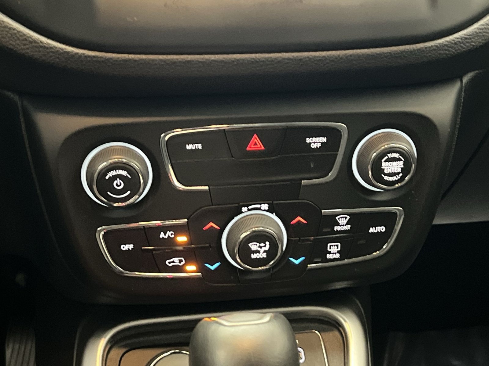 Used 2020 Jeep Compass Latitude w/ Cold Weather Group AWD/4WD image 20