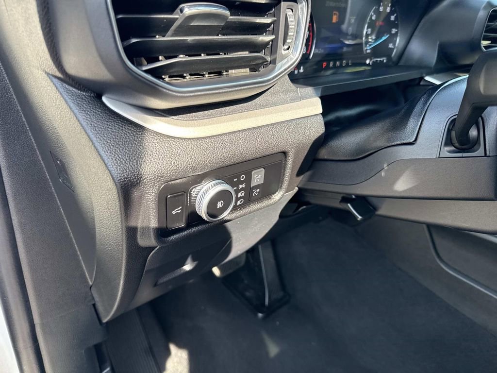 Used 2022 Ford Explorer XLT w/ Equipment Group 202A AWD/4WD image 23