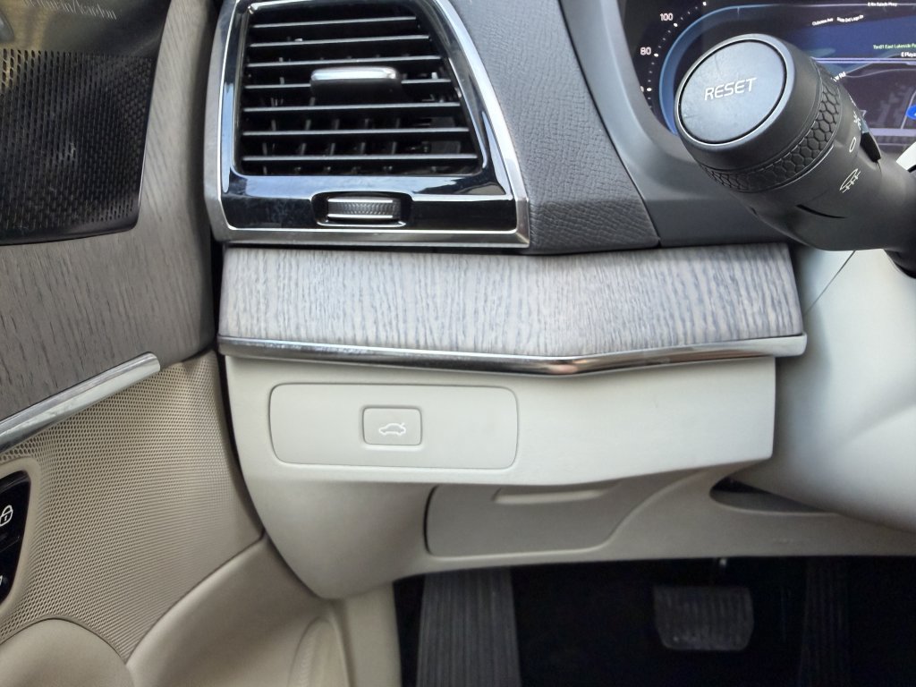 Used 2023 Volvo XC90 B6 Plus AWD/4WD image 27