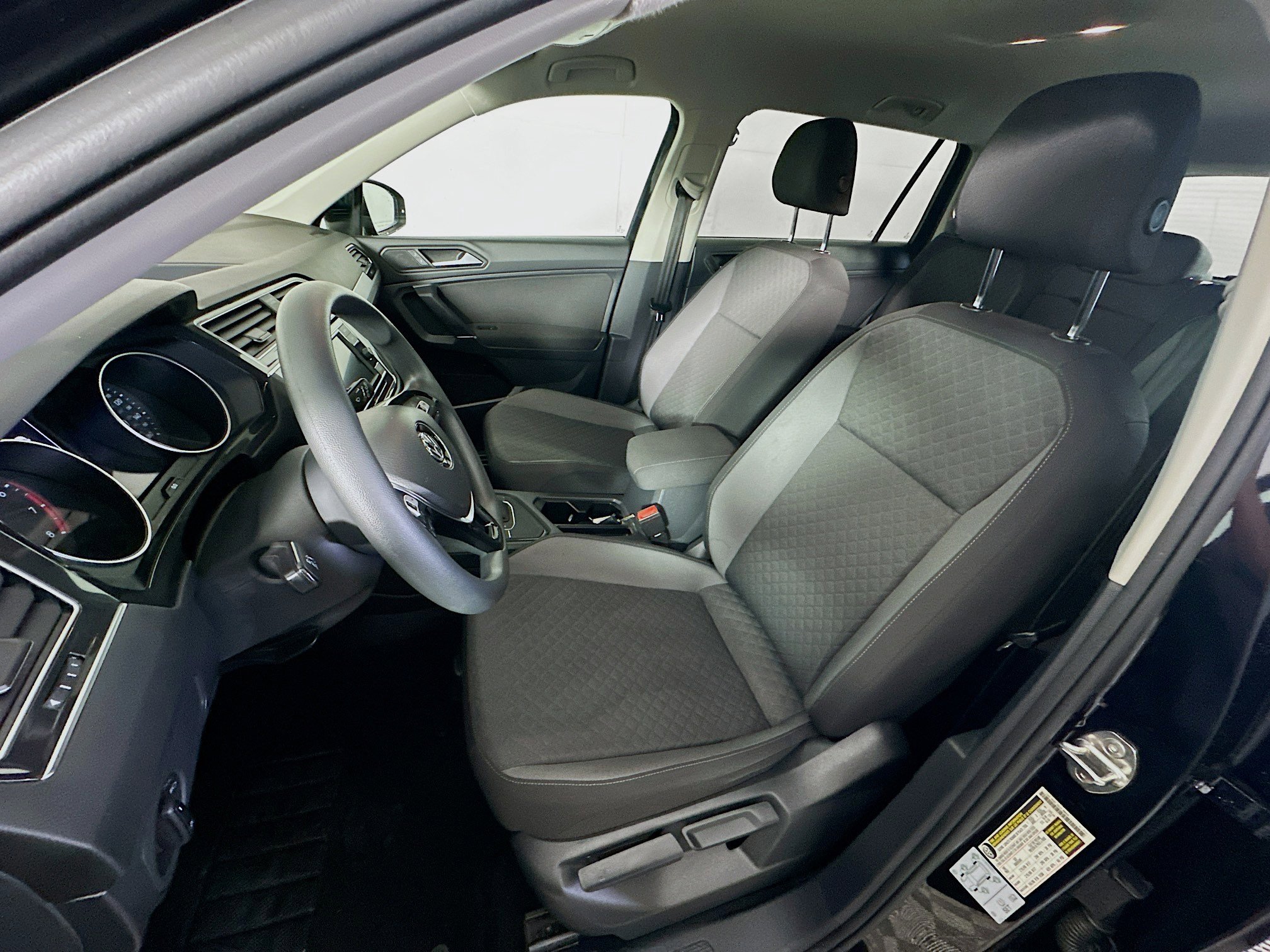 Used 2020 Volkswagen Tiguan S image 13