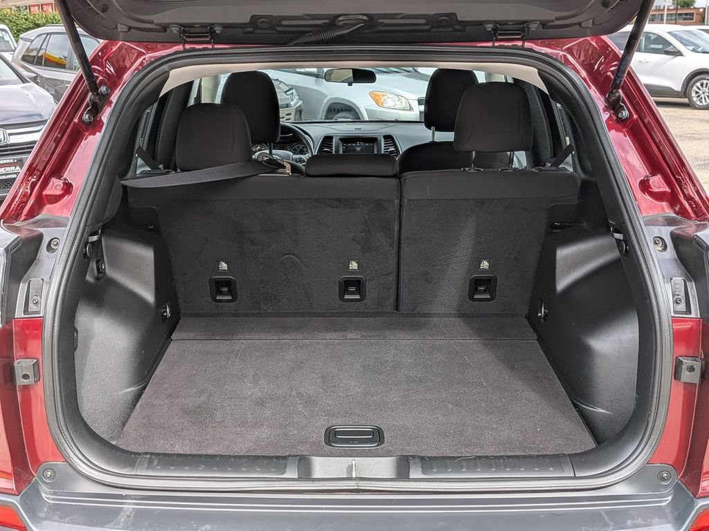 Used 2019 Jeep Cherokee Latitude w/ Popular Appearance Group FWD image 27
