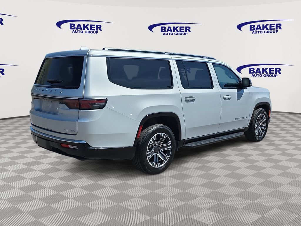 Used 2023 Jeep Wagoneer L Series II image 3