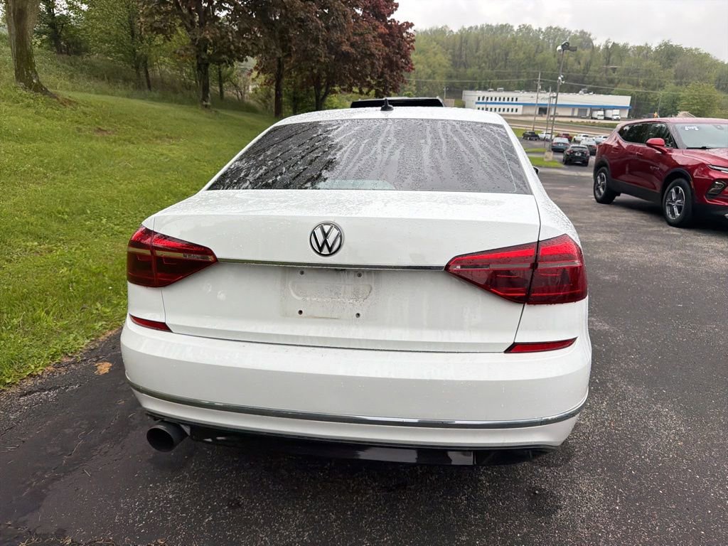 Used 2017 Volkswagen Passat 1.8T R-Line FWD image 5