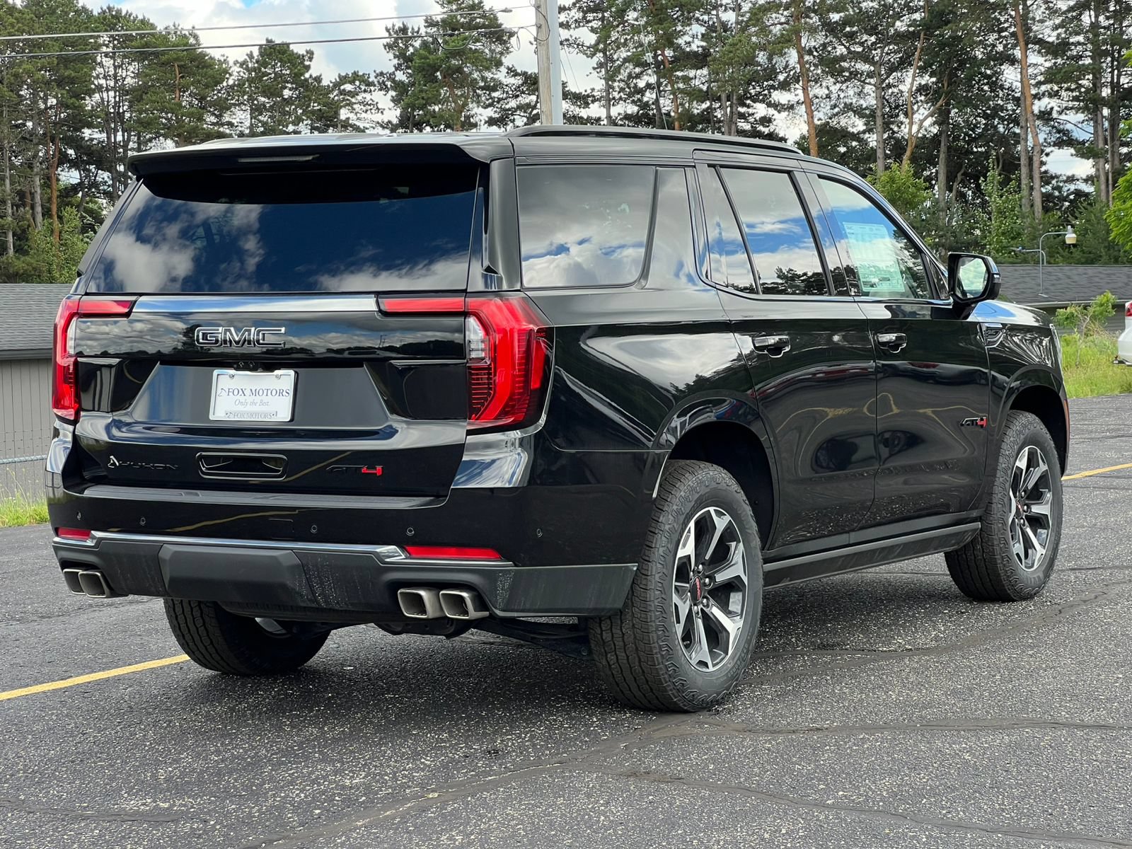 New 2026 GMC Yukon AT4 w/ AT4 Premium Plus Package AWD/4WD image 10