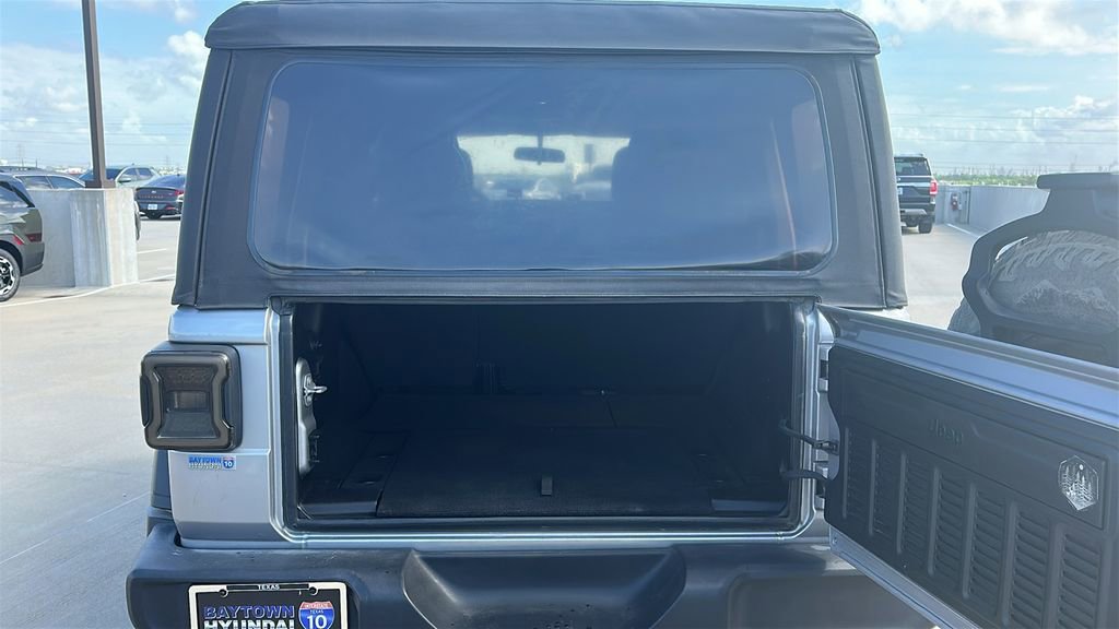 Used 2018 Jeep Wrangler Unlimited Sport image 31