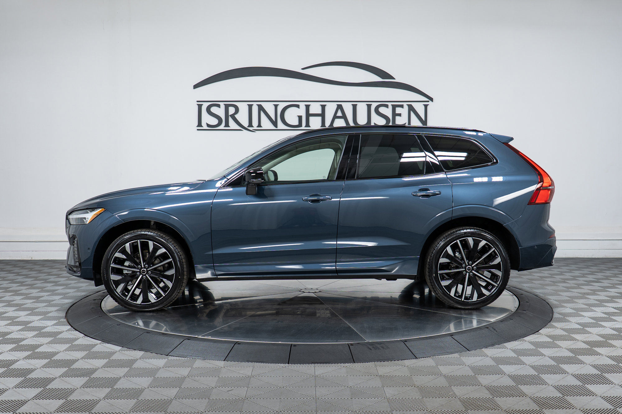 New 2026 Volvo XC60 B5 Ultra w/ Climate Package image 8