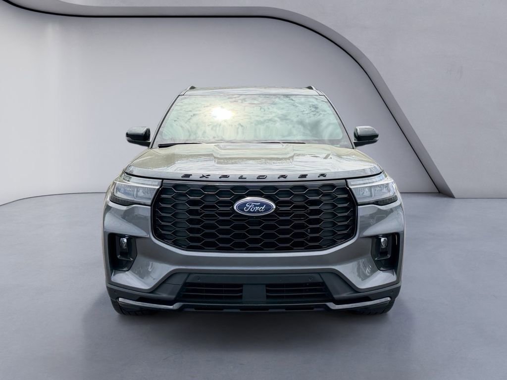 Used 2025 Ford Explorer ST-Line w/ ST-Line Street Pack AWD/4WD image 8