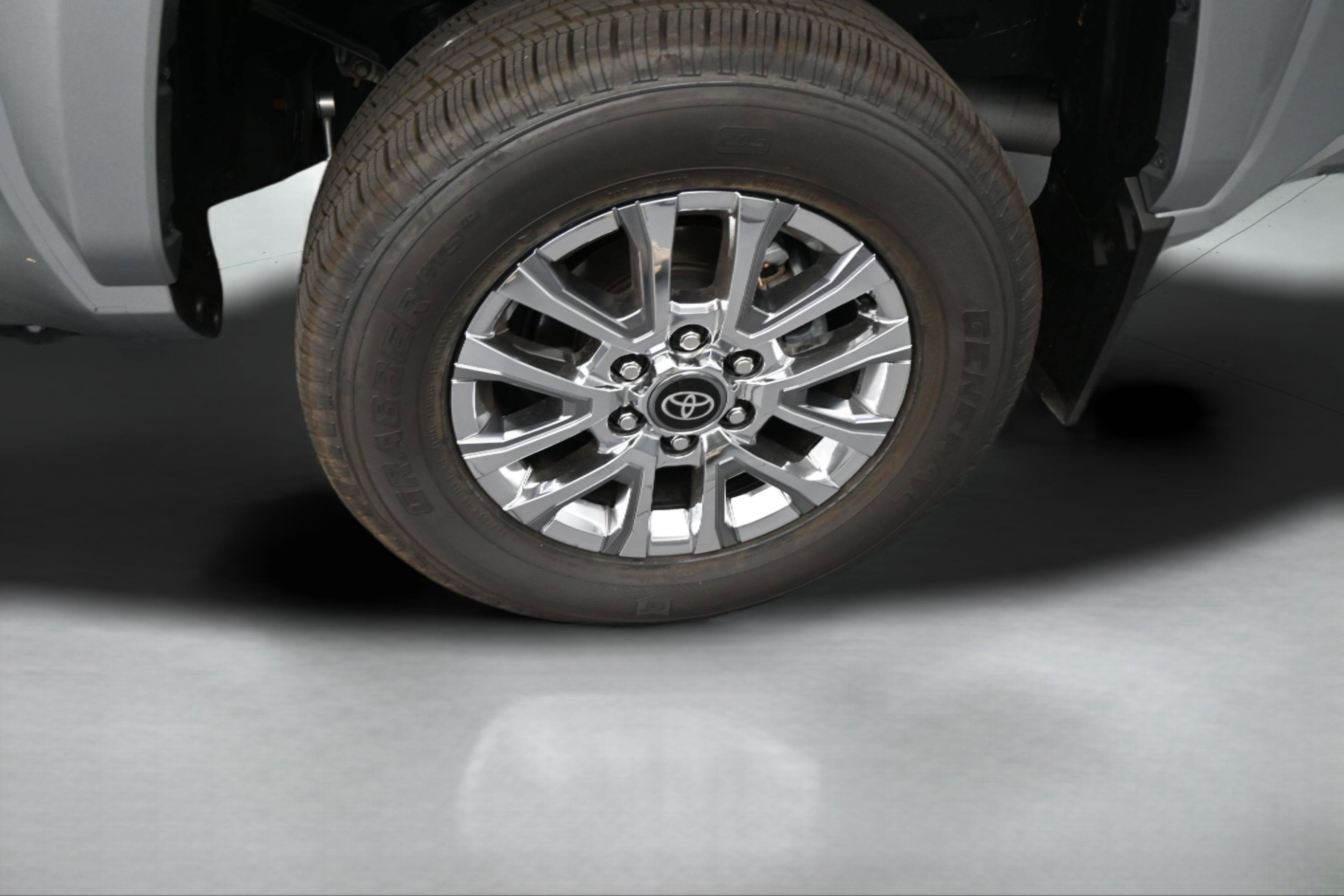Used 2025 Toyota Tacoma Limited AWD/4WD image 36