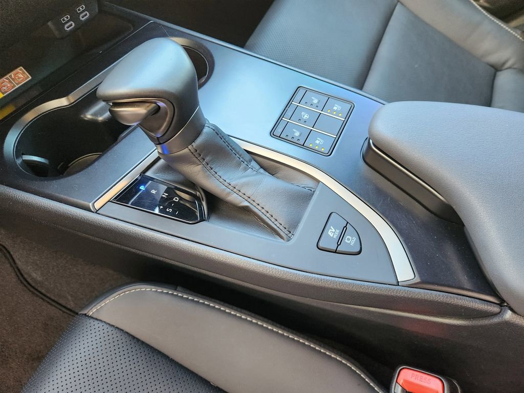 Used 2024 Lexus UX 250h AWD w/ Premium Package image 19