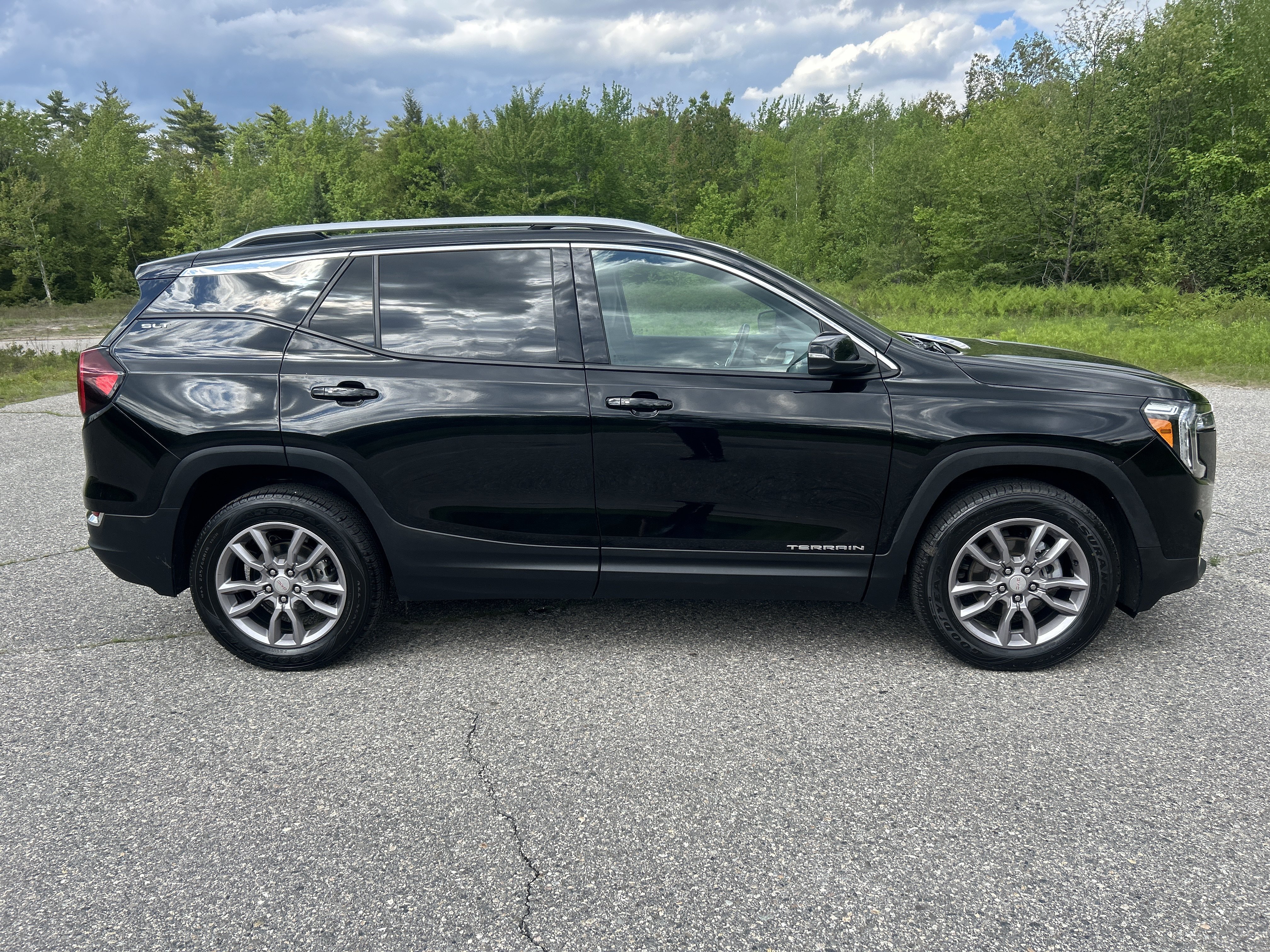 Used 2024 GMC Terrain SLT AWD/4WD image 4