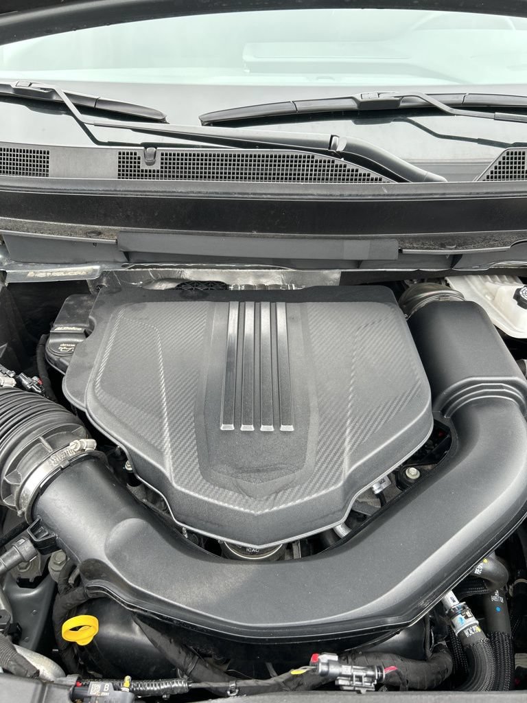 Used 2025 GMC Acadia Elevation FWD image 4