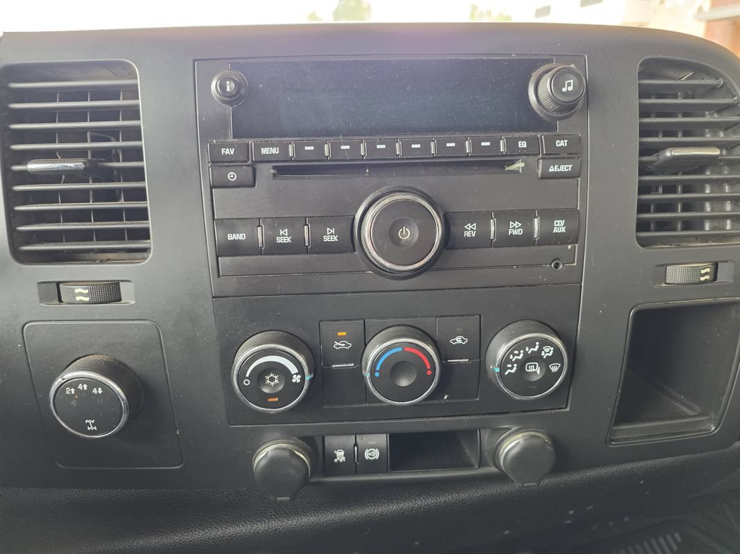 Used 2011 Chevrolet Silverado 2500 LT AWD/4WD image 13