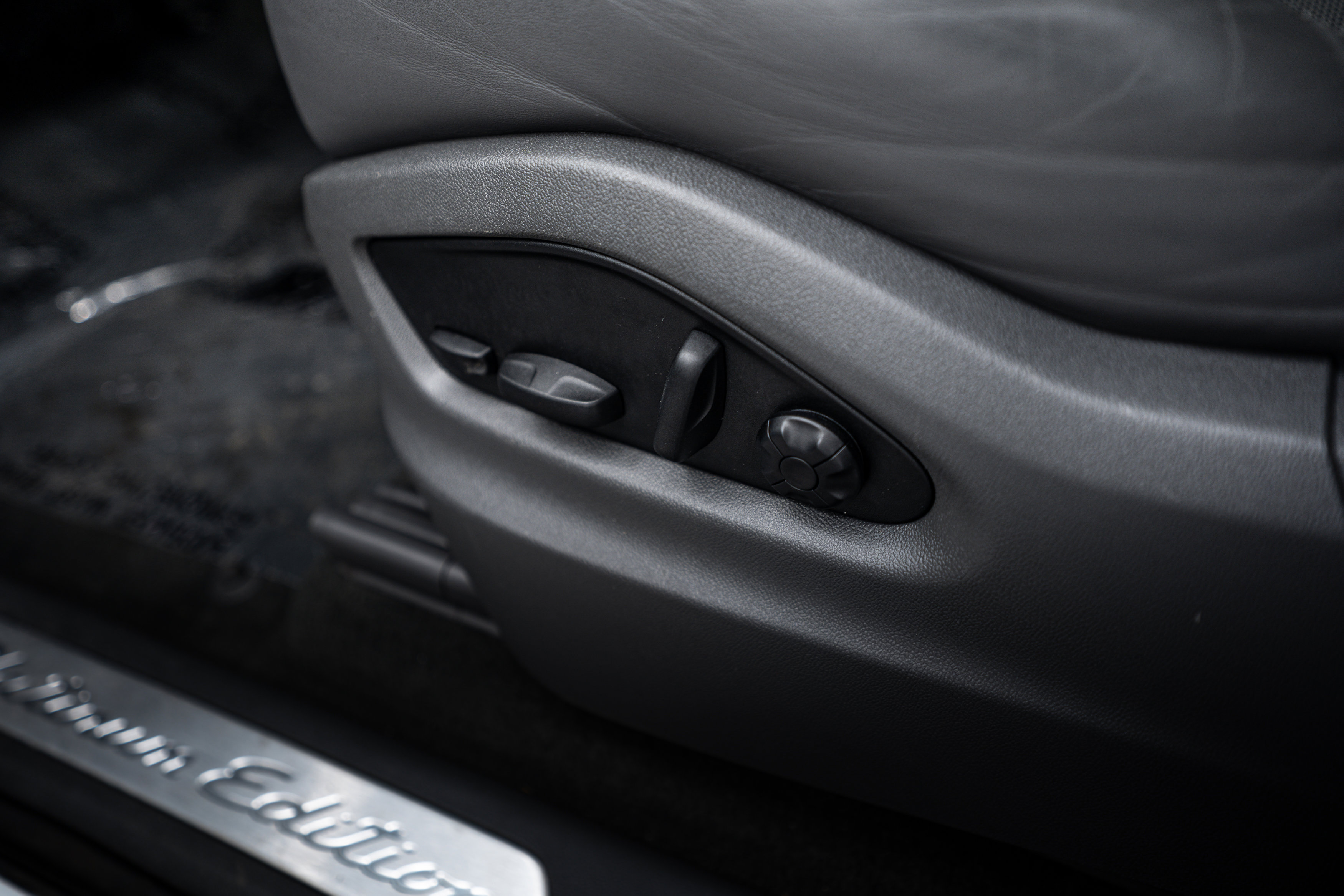 Certified 2023 Porsche Cayenne Platinum Edition image 22