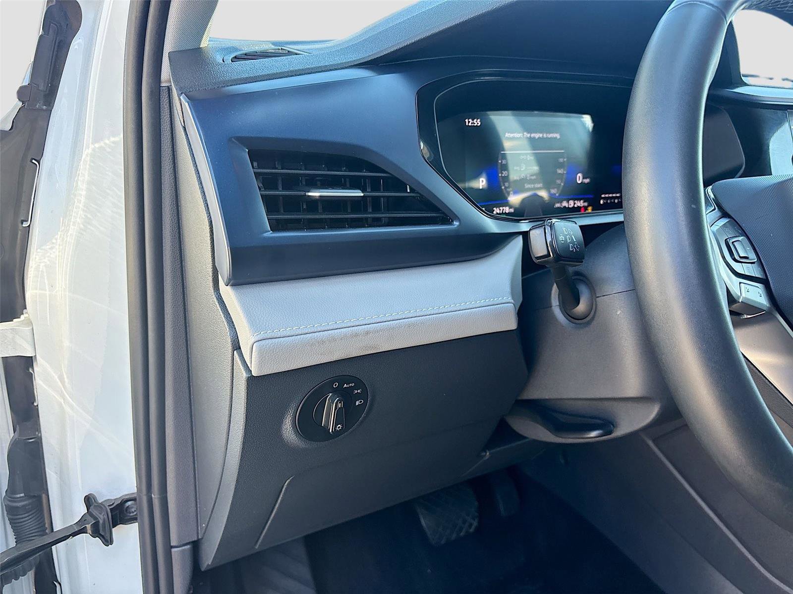 Used 2024 Volkswagen Taos SE image 11