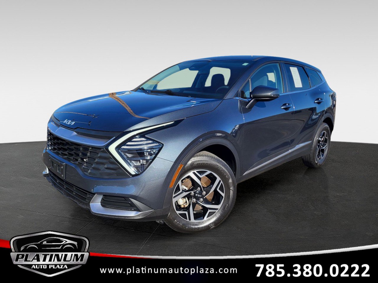 Used 2024 Kia Sportage LX image 1