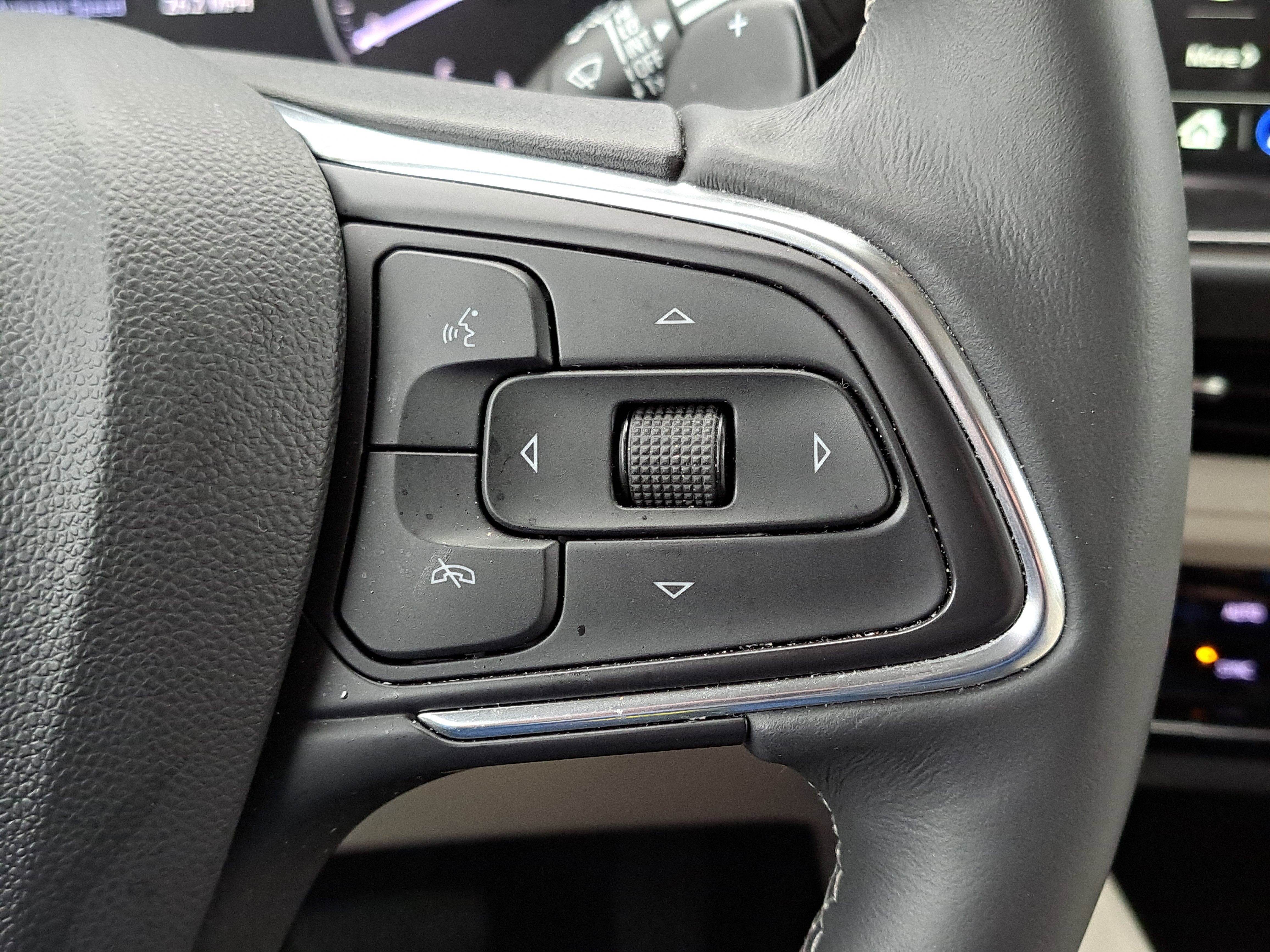 Used 2022 Buick Envision Essence w/ Technology Package I image 18