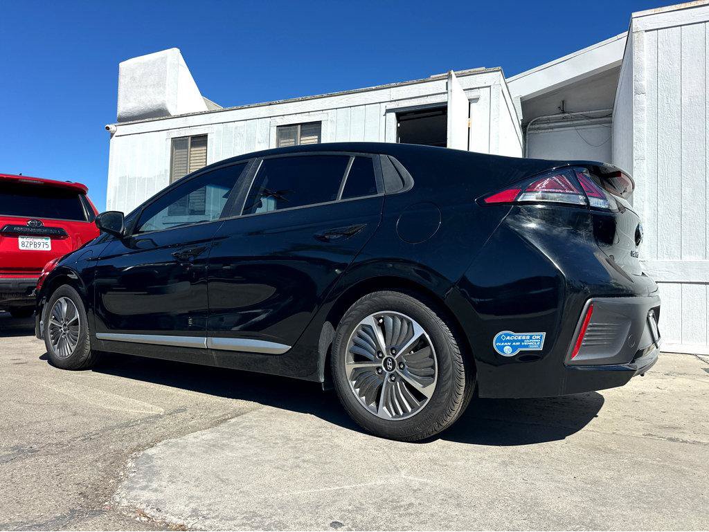 Used 2021 Hyundai Ioniq SE FWD image 3