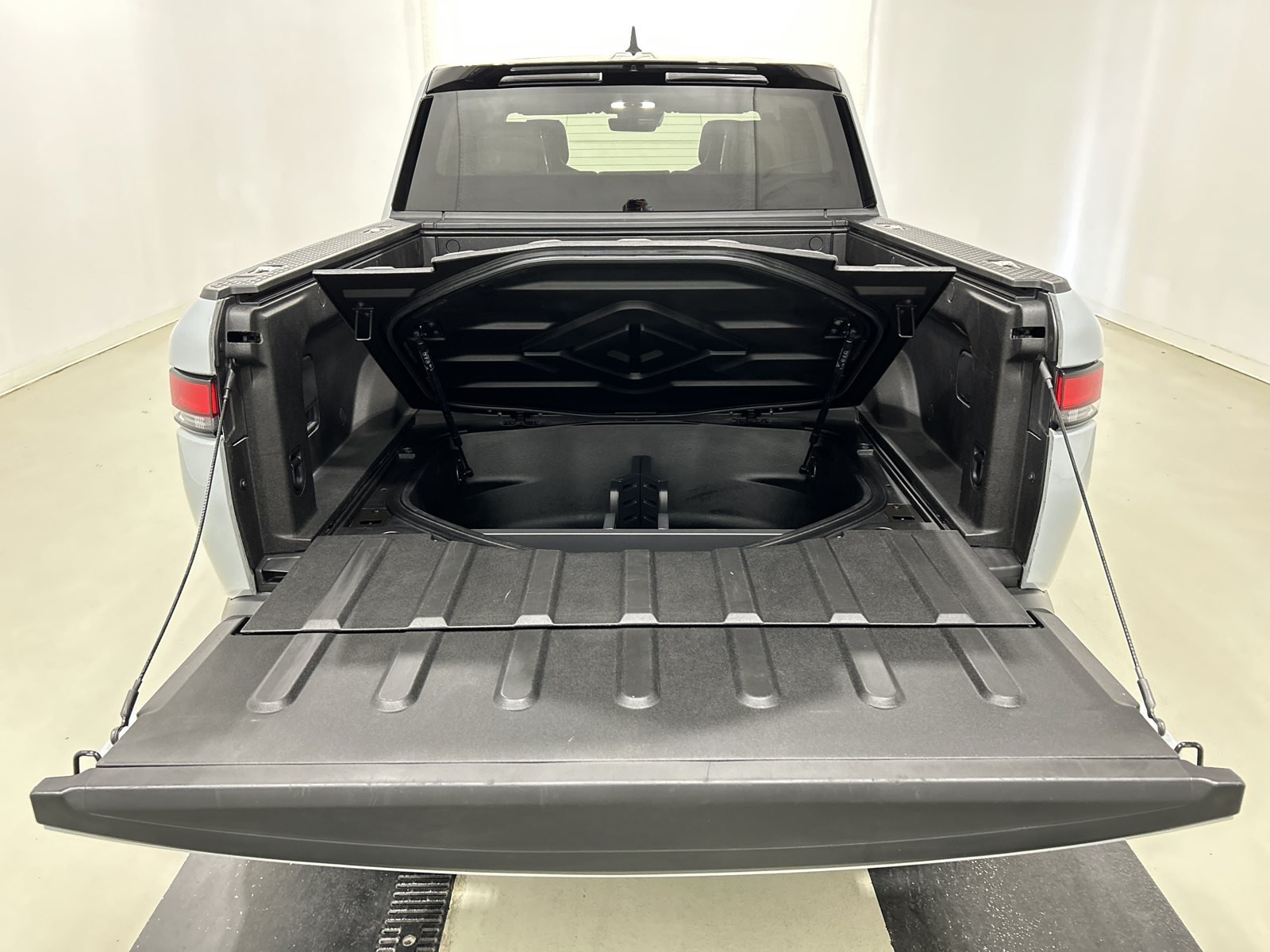 Used 2023 Rivian R1T Adventure Quad AWD/4WD image 15
