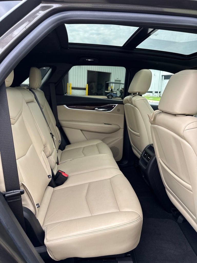 Used 2019 Cadillac XT5 Luxury w/ Advanced Security Package FWD image 12