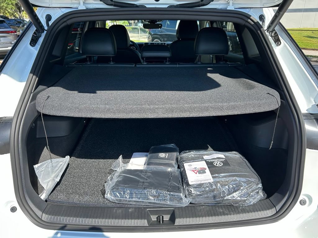 New 2026 Volkswagen Tiguan SE R-Line FWD image 45