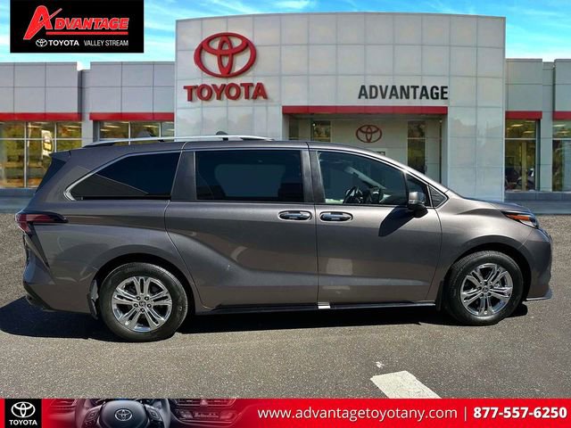 Used 2022 Toyota Sienna Platinum image 5