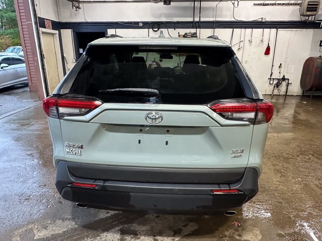 Used 2019 Toyota RAV4 XLE w/ Convenience Package AWD/4WD image 4