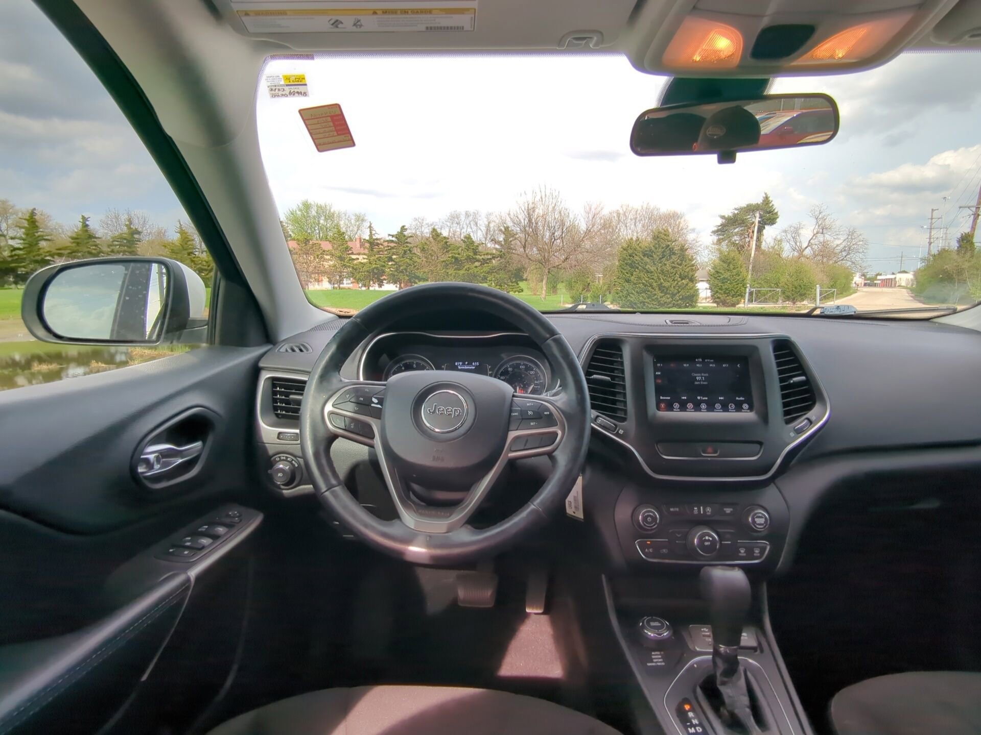 Used 2019 Jeep Cherokee Latitude w/ Cold Weather Group image 21